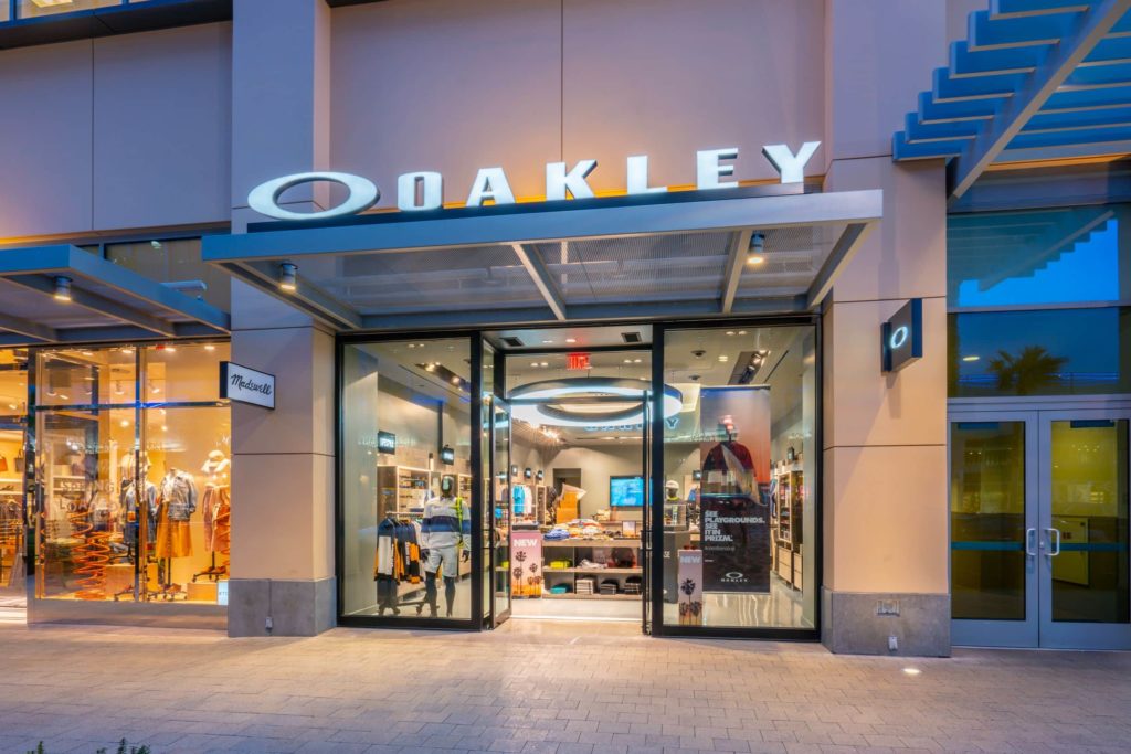 oakley store hours