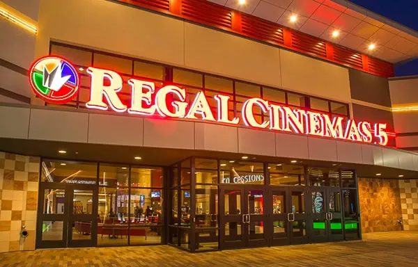 Regal-tile Regal Cinemas 5 storefront at Downtown Summerlin