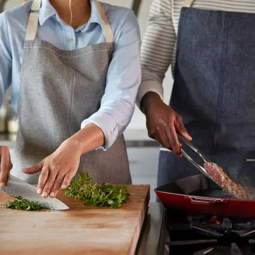 Couple cooking at Sur la Table in Downtown Summerlin