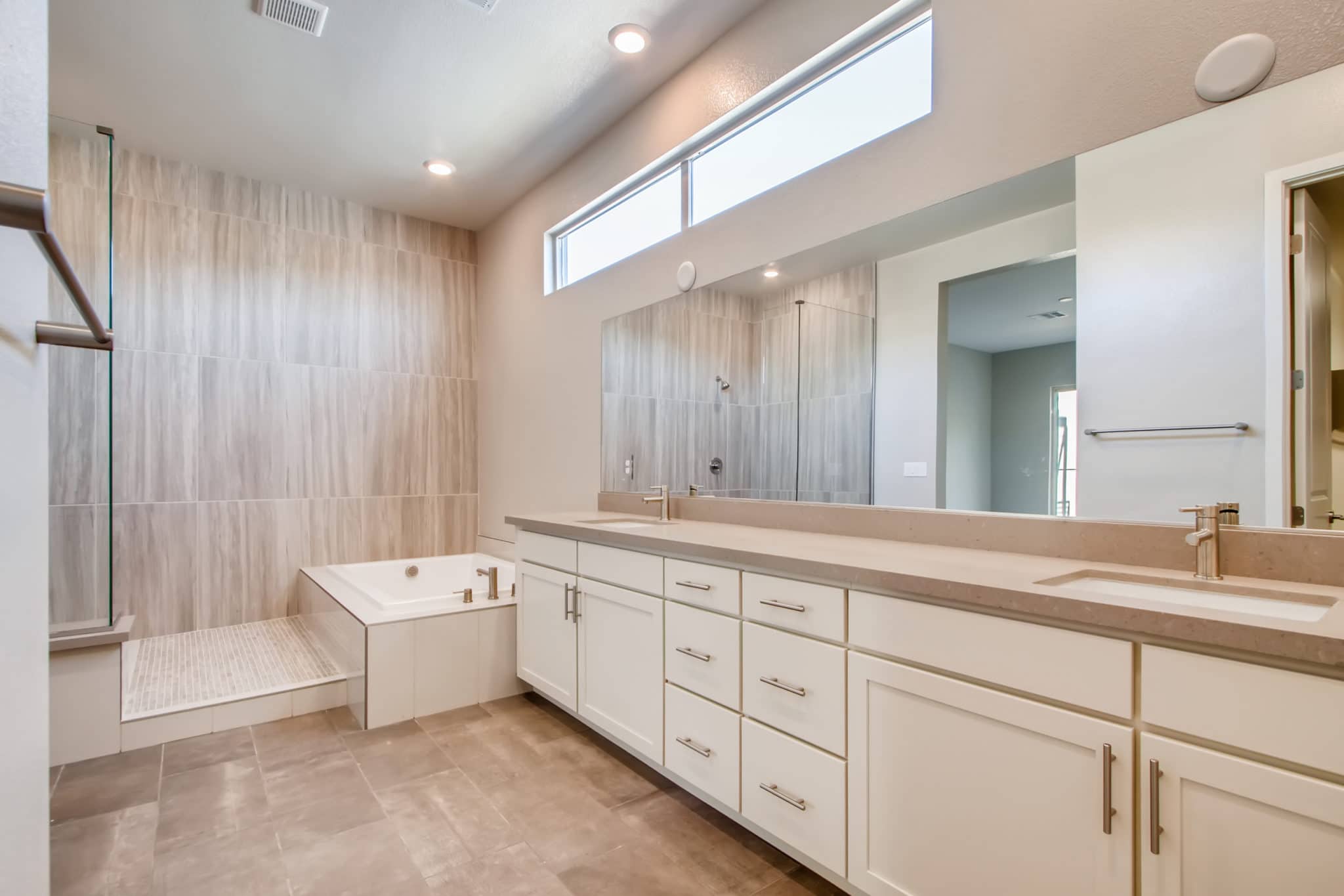 Master Bath in Luster in Luxe Collectionn in Trilogy by Shea Homes in South Square in Summerlin
