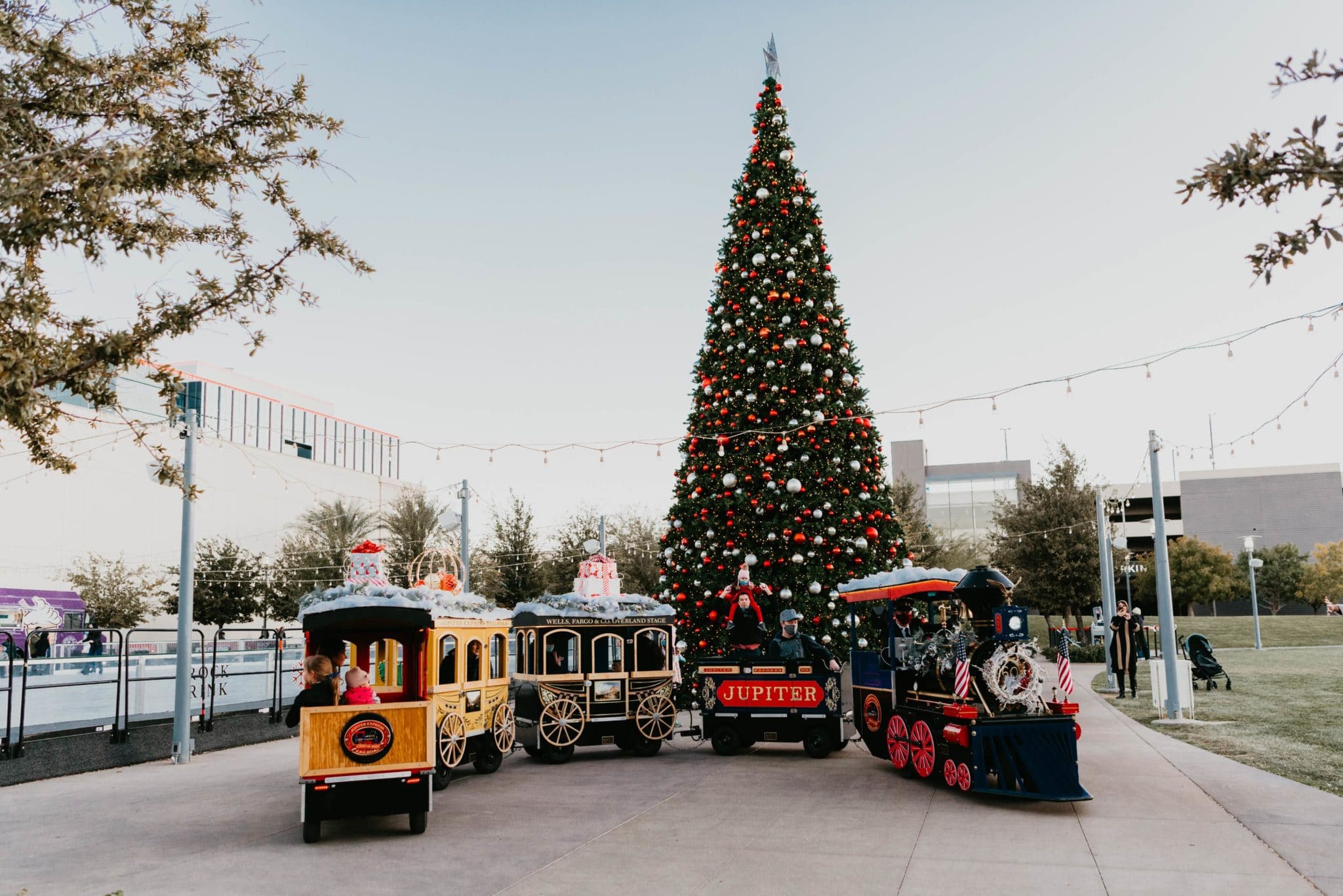 Downtown Summerlin's New Holiday Décor Dazzles Summerlin