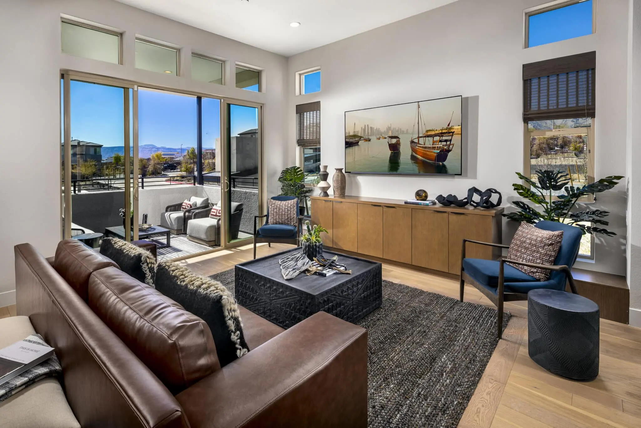 02_Codrillera_Renata_Family-Room-2048×1366