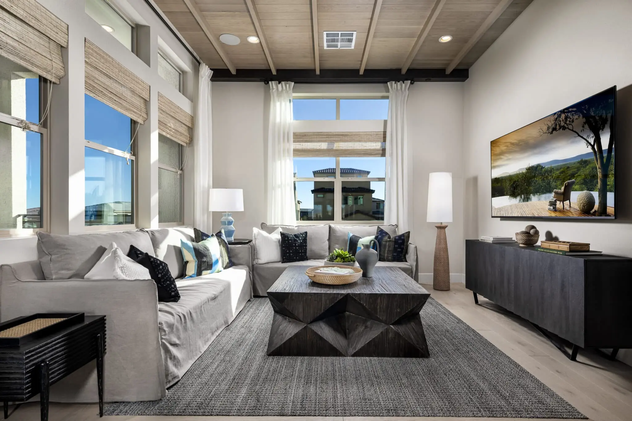 06_Codrillera_Casella_Family-Room-2048×1366