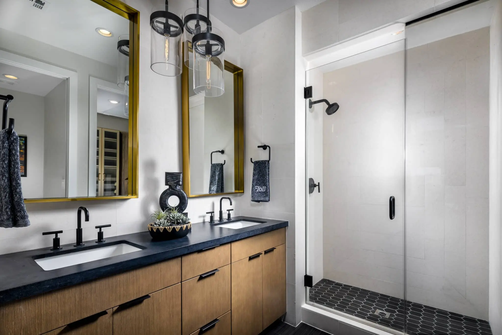 07_Codrillera_Renata_Primary-Bath-2048×1366