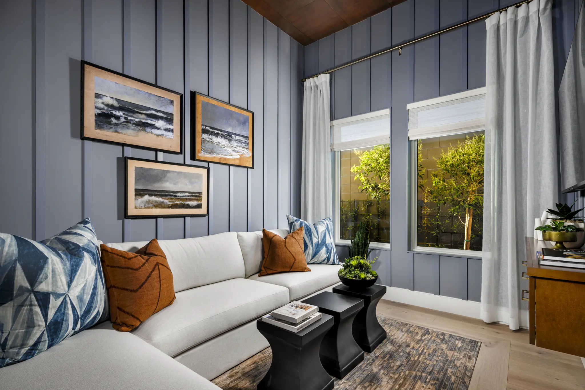 14_Ascension_Highrock_Cliffside_Primary-Bedroom-retreat-2048×1366