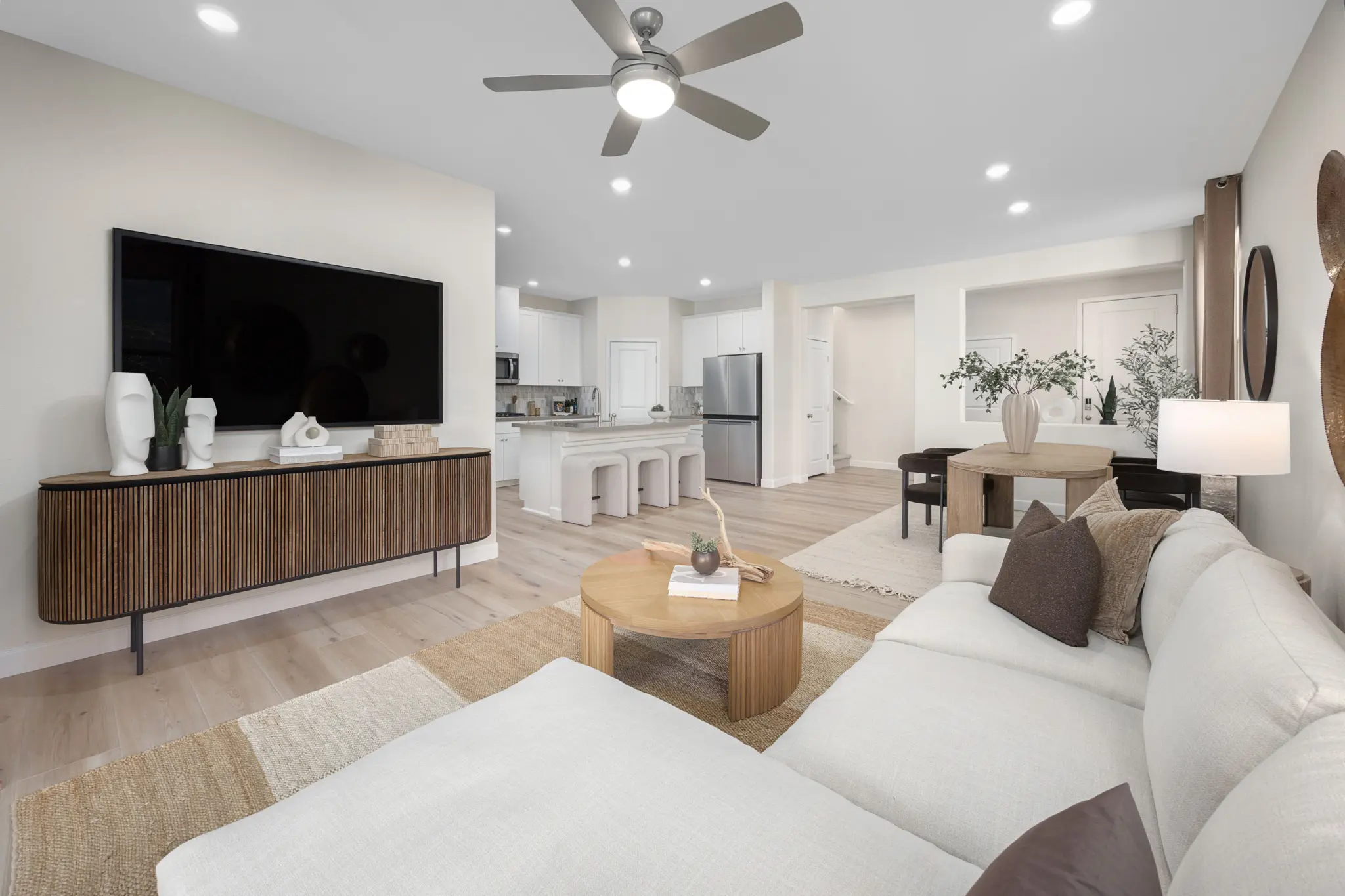 KBLV_LandingsAtAltonAtSummerlin_Plan2090-Greatroom3_3214-11×8-1-2048×1365