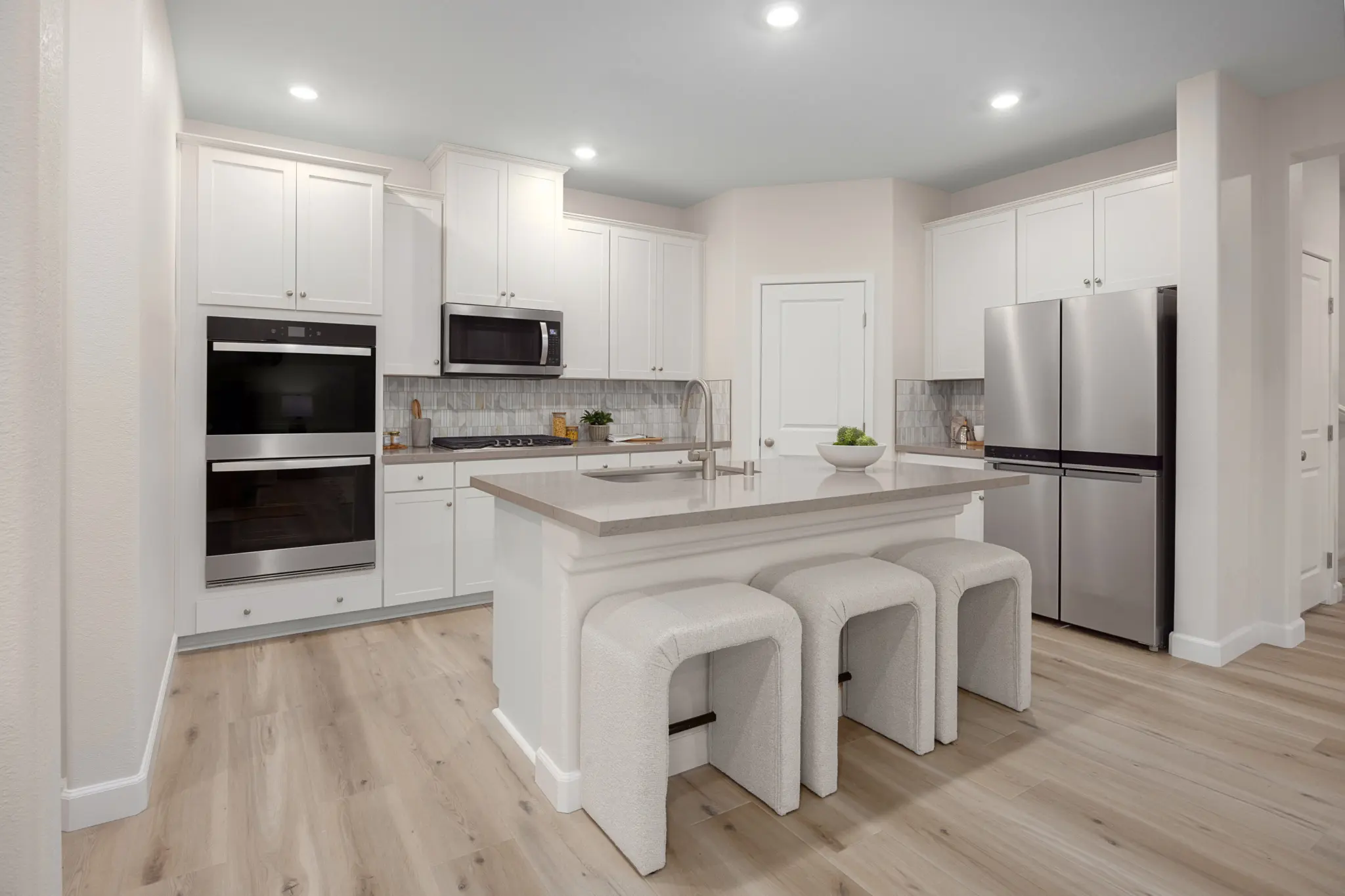 KBLV_LandingsAtAltonAtSummerlin_Plan2090-Kitchen_1305a_REV-11×8-1-2048×1365