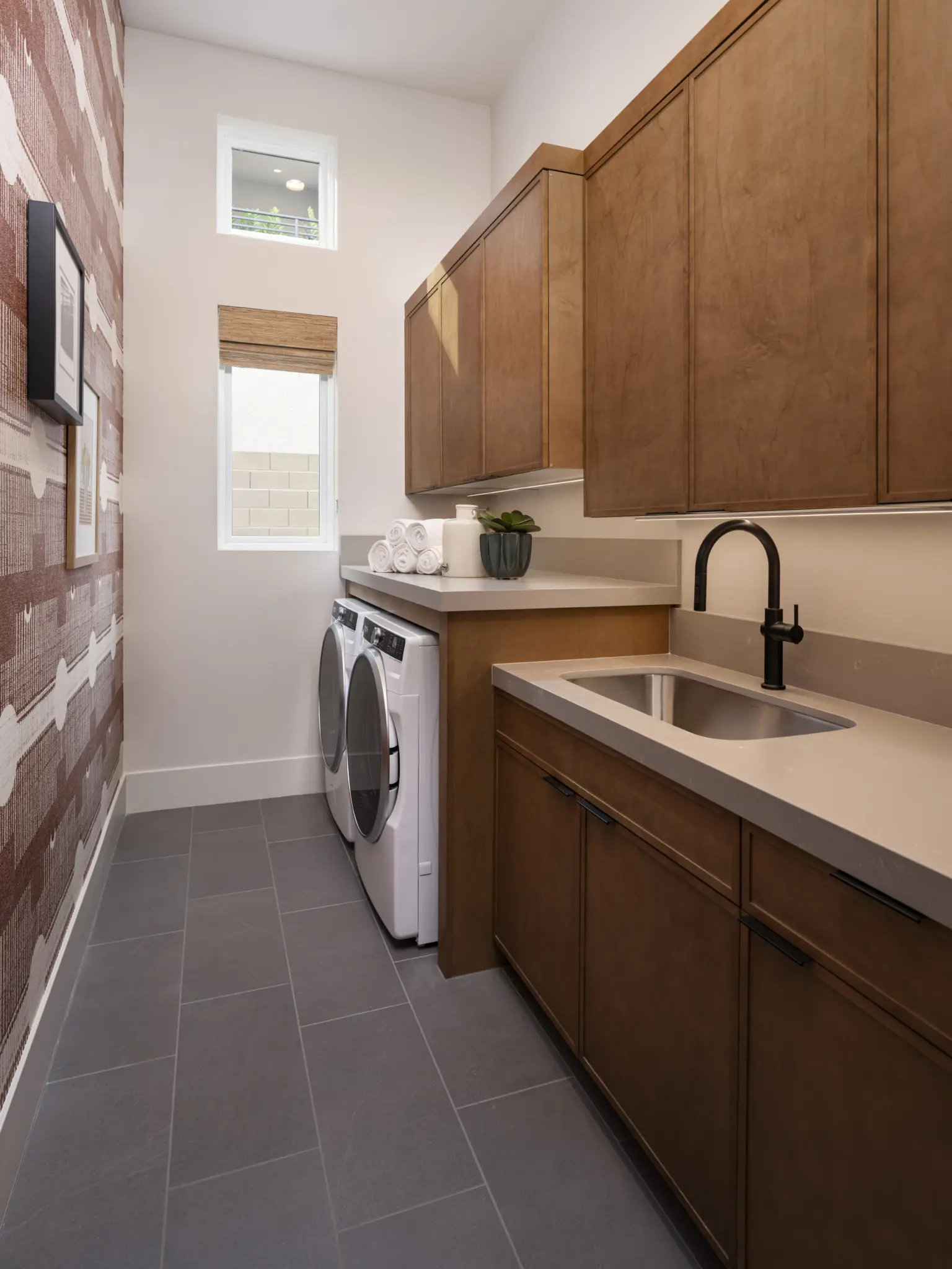 Glenrock_GreyCrest_Laundry_7609-1536×2048