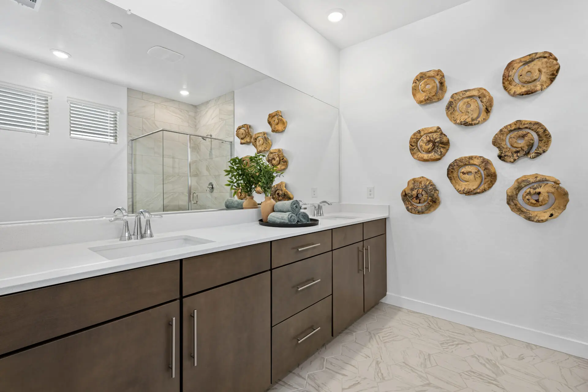 NEV_Mockingbird_Summerlin_Pic_Peter_Owners_Bath_1of2_F1