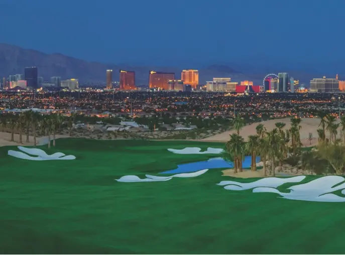 Summerlin_Explore-Golf-The-Summit A golf course with sand traps and palm trees in the foreground, set against a backdrop of the illuminated Las Vegas skyline at dusk.