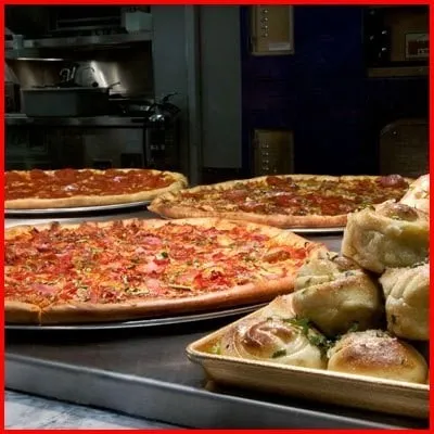 Pizza and garlic knots from Trattoria Reggiano in Downtown Summerlin